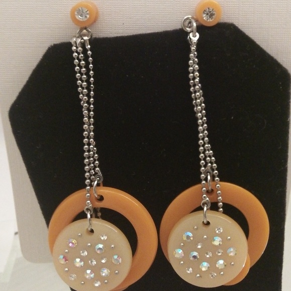 NWT HUGE LOT OF TRENDY EARRINGS & 6 BRACELETS - Picture 6 of 7